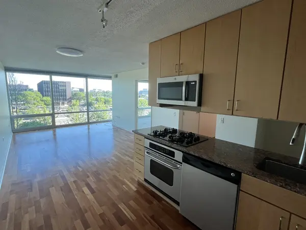 9725 WOODS DR #512, Skokie, IL 60077