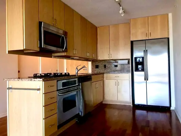 9725 WOODS DR #512, Skokie, IL 60077