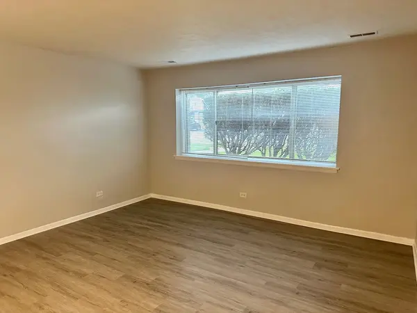 1003 TAFT AVE #1A, Wheaton, IL 60187