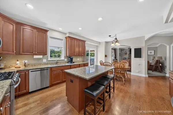 661 Hickman LN, Woodstock, IL 60098