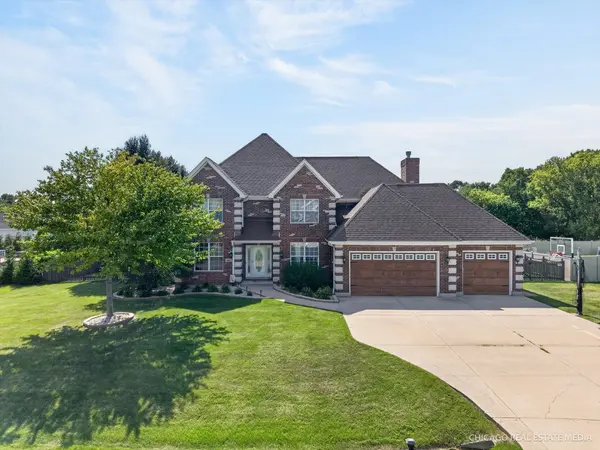 661 Hickman LN, Woodstock, IL 60098