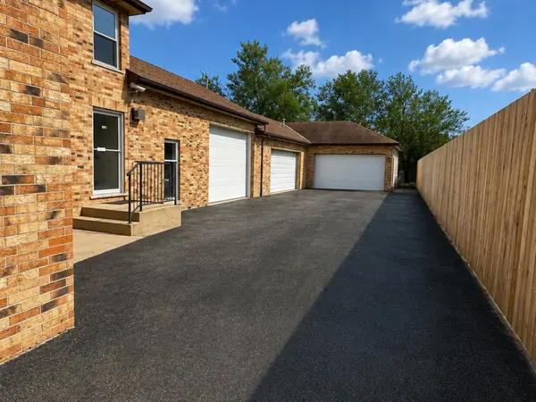 915 Oakton ST, Des Plaines, IL 60016