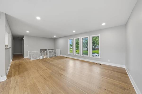 461 GALAHAD RD, Bolingbrook, IL 60440