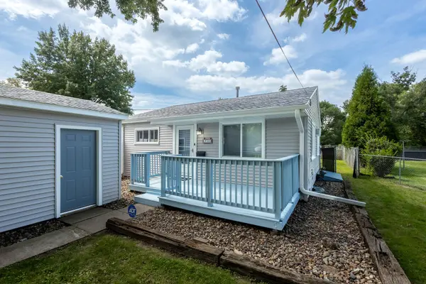 915 42nd ST, Moline, IL 61265