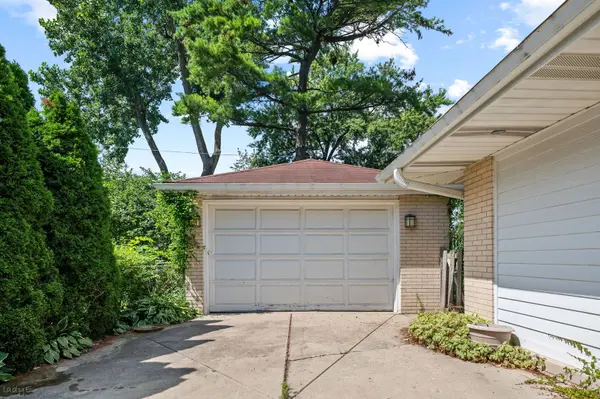 8318 Kenneth AVE, Skokie, IL 60076