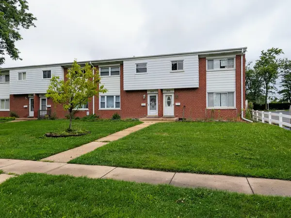 972 N Virginia LN, Elmhurst, IL 60126