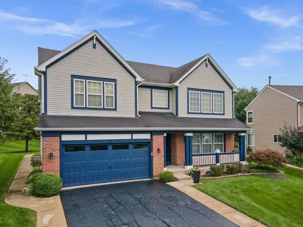 11 Kelsey CT, South Elgin, IL 60177