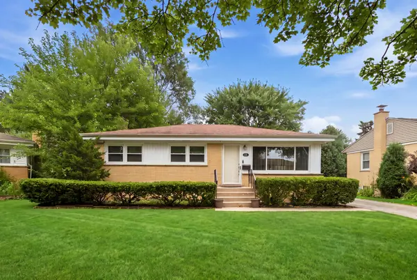 531 Cambridge RD, Des Plaines, IL 60016