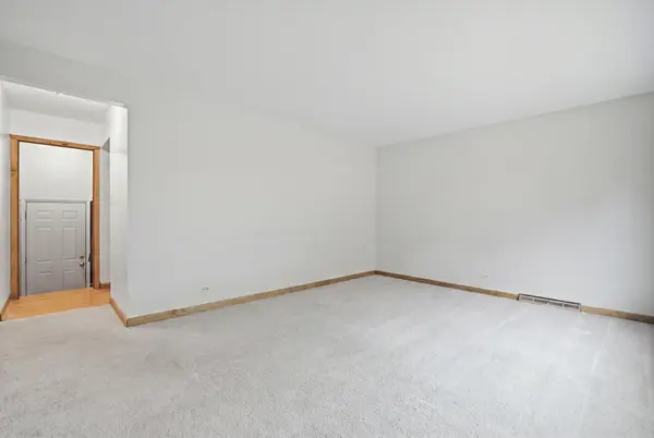 531 Cambridge RD, Des Plaines, IL 60016