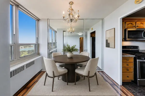 3950 N Lake Shore DR #2202, Chicago, IL 60613
