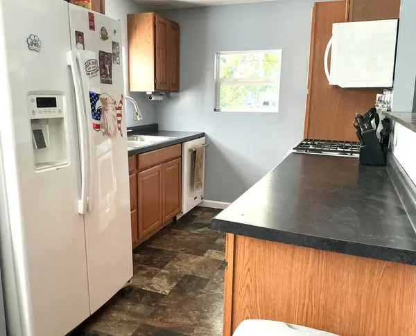 1105 James CT, Mahomet, IL 61853