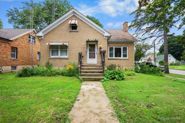 867 Clay ST, Woodstock, IL 60098