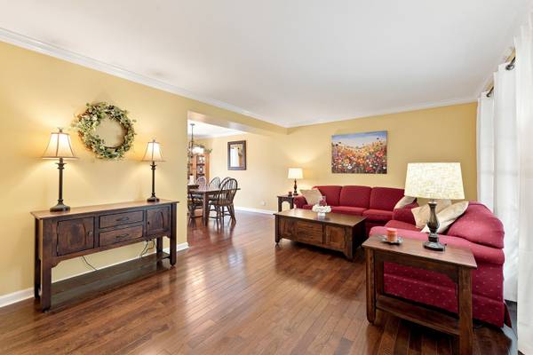 820 Southwick DR, Algonquin, IL 60102