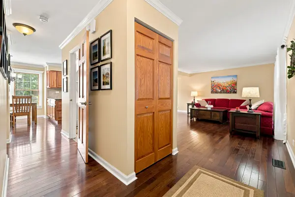 820 Southwick DR, Algonquin, IL 60102