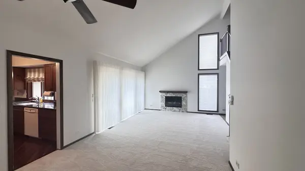 12 Kent CT, Willowbrook, IL 60527