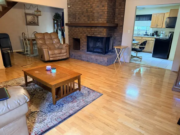 240 W Manchester DR, Wheeling, IL 60090
