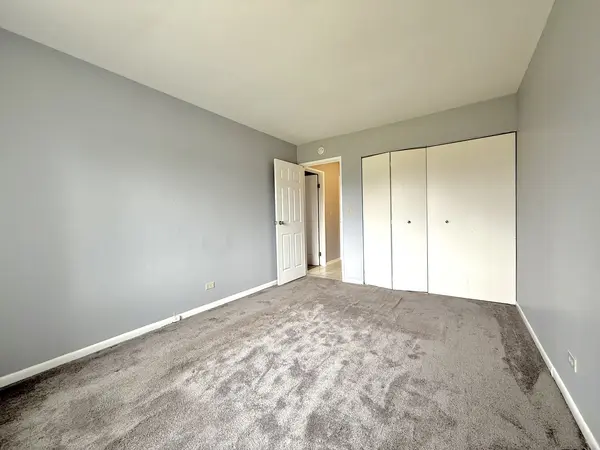 3108 Roberts DR #6, Woodridge, IL 60517