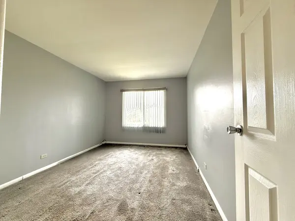 3108 Roberts DR #6, Woodridge, IL 60517