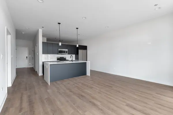 2411 N Lincoln AVE #403, Chicago, IL 60614