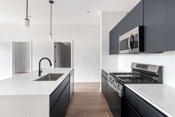 2411 N Lincoln AVE #403, Chicago, IL 60614