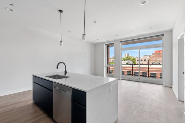 2411 N Lincoln AVE #403, Chicago, IL 60614