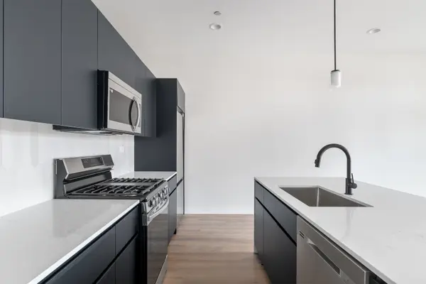 2411 N Lincoln AVE #403, Chicago, IL 60614
