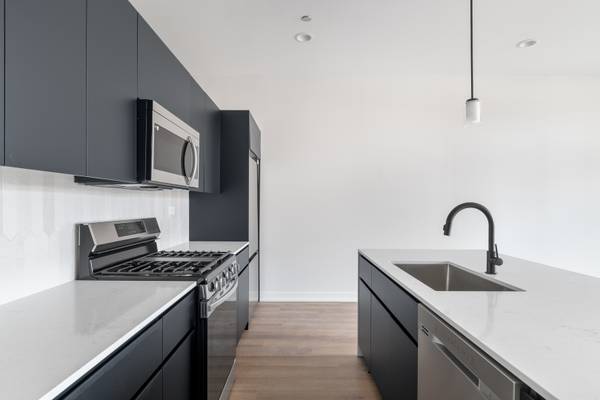 2411 N Lincoln AVE #403, Chicago, IL 60614