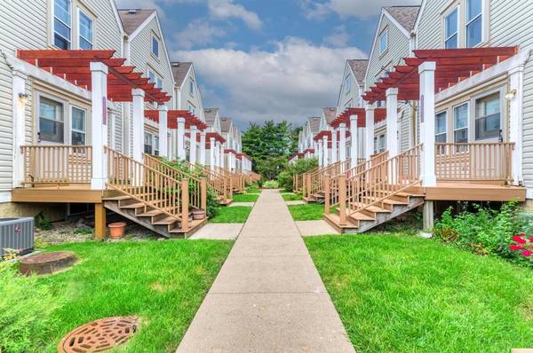 219 N Walnut ST #H, Bensenville, IL 60106