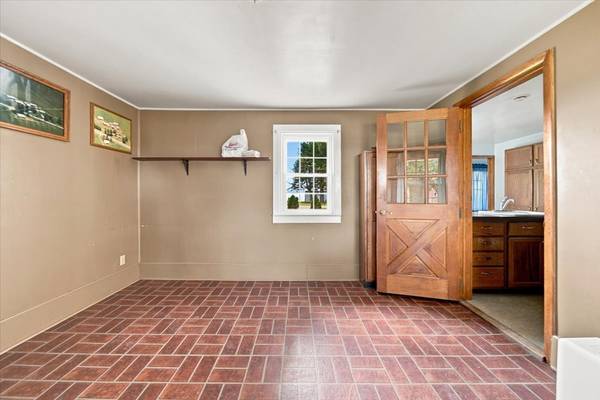 9896 Lincoln RD, Morrison, IL 61270
