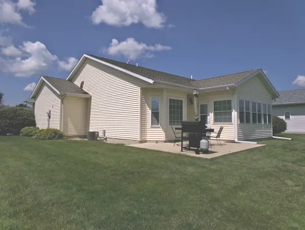 8 Liberty LN, Clinton, IL 61727