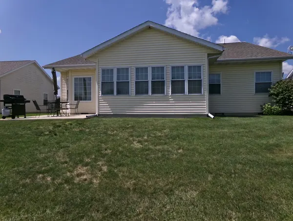 8 Liberty LN, Clinton, IL 61727