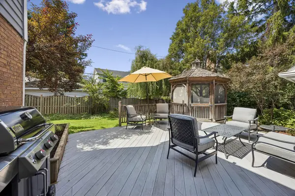 210 Eastern AVE, Clarendon Hills, IL 60514