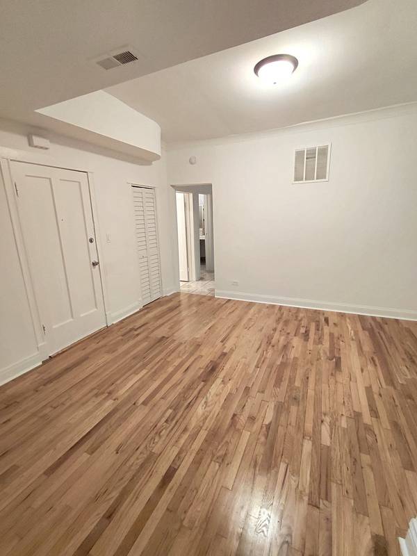 1255 N Harding AVE #2S, Chicago, IL 60651