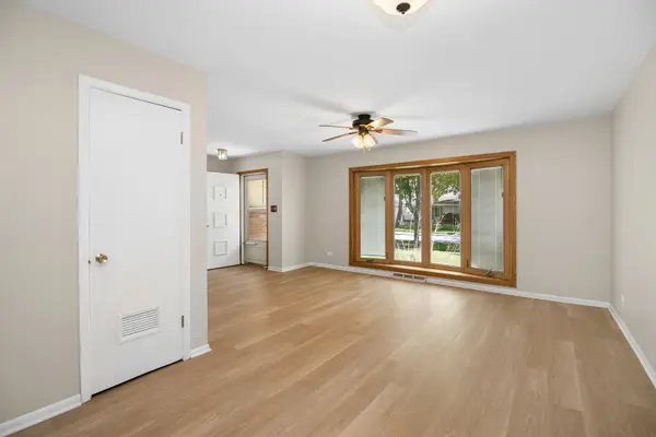 40 WILDWOOD RD, Elk Grove Village, IL 60007