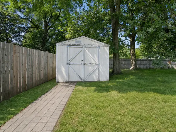 40 WILDWOOD RD, Elk Grove Village, IL 60007