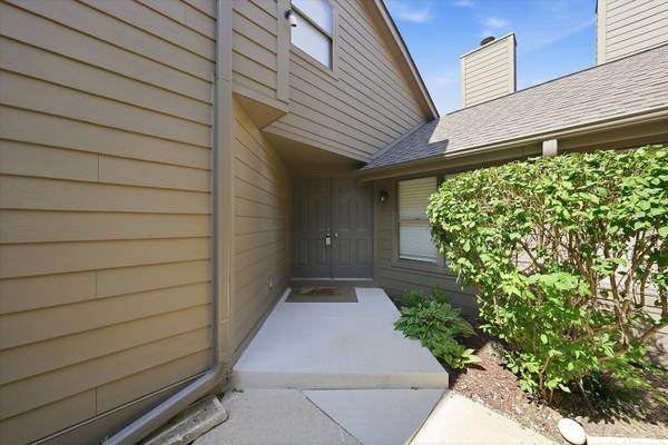 1636 Wildwood LN, Darien, IL 60561