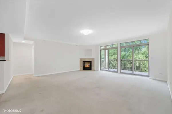 425 Benjamin DR #207, Vernon Hills, IL 60061