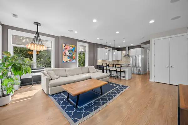 2301 W Wolfram ST #2, Chicago, IL 60618