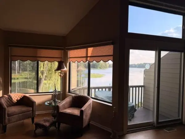 327 Indian PT, Lake Barrington, IL 60010