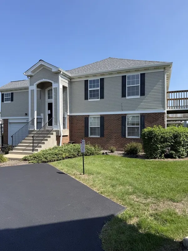 613 Legend LN #20-4, Mchenry, IL 60050