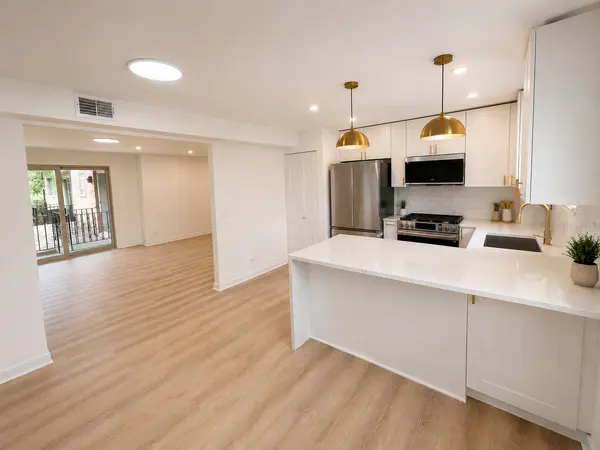 5819 W HIGGINS AVE #2D, Chicago, IL 60630