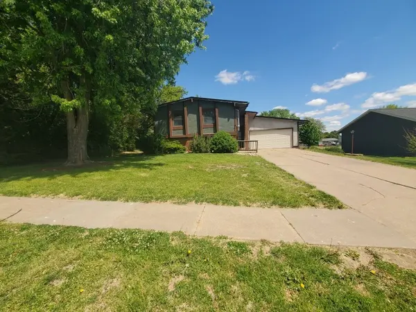 2340 Lafayette TER, Clinton, IA 52732