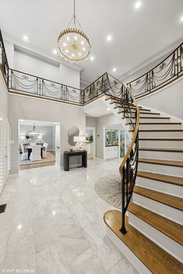 1604 Burr Ridge Club, Burr Ridge, IL 60527