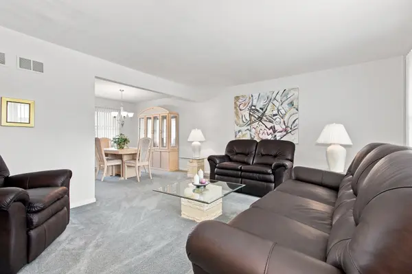 8828 W 98th ST, Palos Hills, IL 60465