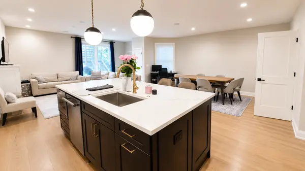 1225 W Addison ST #1, Chicago, IL 60613