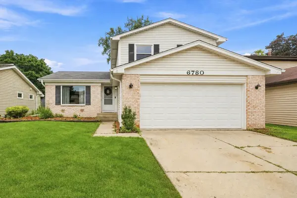 6780 Redwing DR, Woodridge, IL 60517