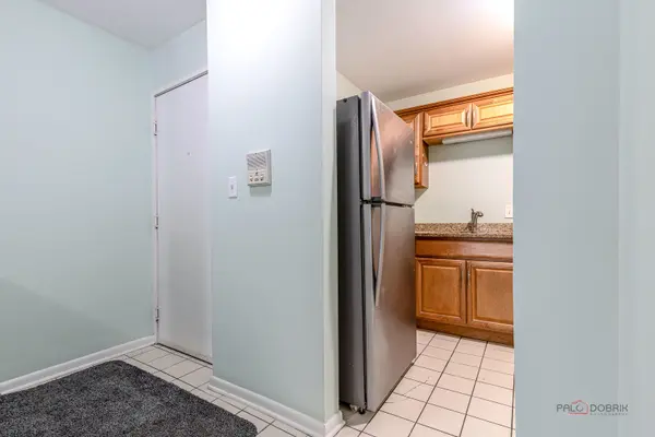 1147 Miller LN #201, Buffalo Grove, IL 60089