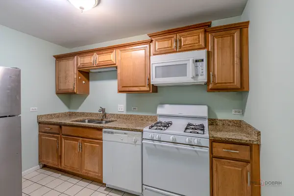 1147 Miller LN #201, Buffalo Grove, IL 60089