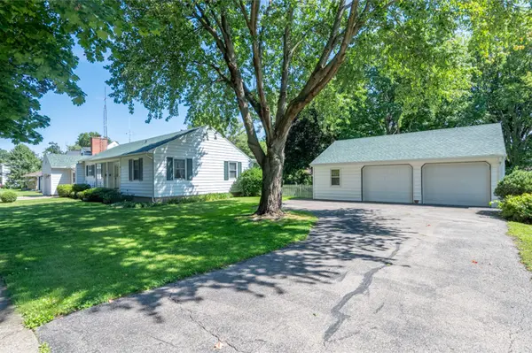 513 N 6th ST, Oregon, IL 61061