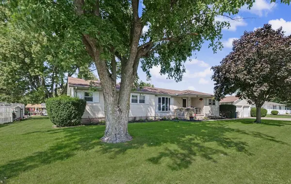 106 Pleasant DR, Sidney, IL 61877